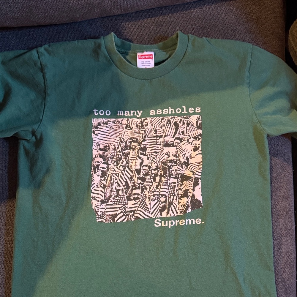Supreme men’s small tee